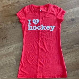 Lululemon i love hockey tee 🦄